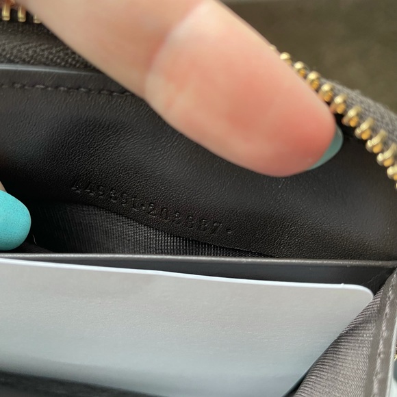 Gucci Zip Around Wallet - Picture 7 of 8